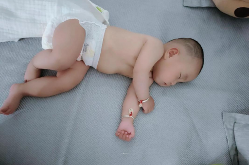 济宁怀孕多久会显肚子